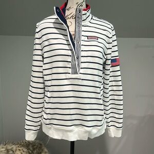 EUC Vineyard Vines Red, White and Blue Regatta Americana Sweatshirt Size Medium.